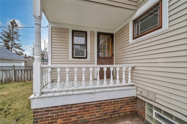 1306 Hathaway Avenue, Lakewood, OH 44107