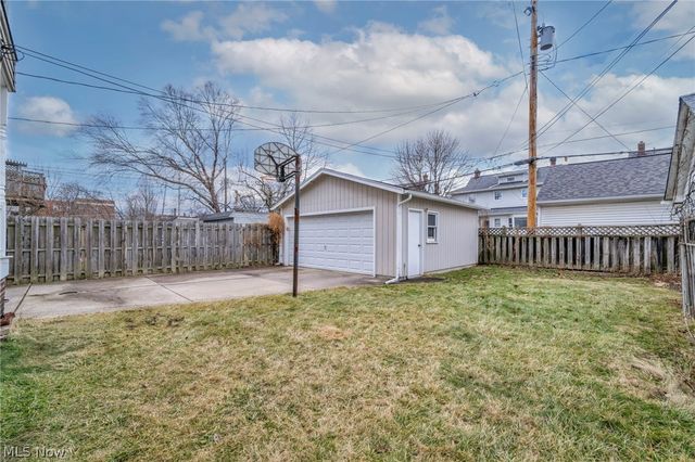 1306 Hathaway Avenue, Lakewood, OH 44107