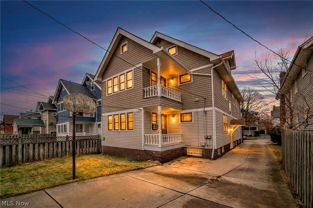 1306 Hathaway Avenue, Lakewood, OH 44107