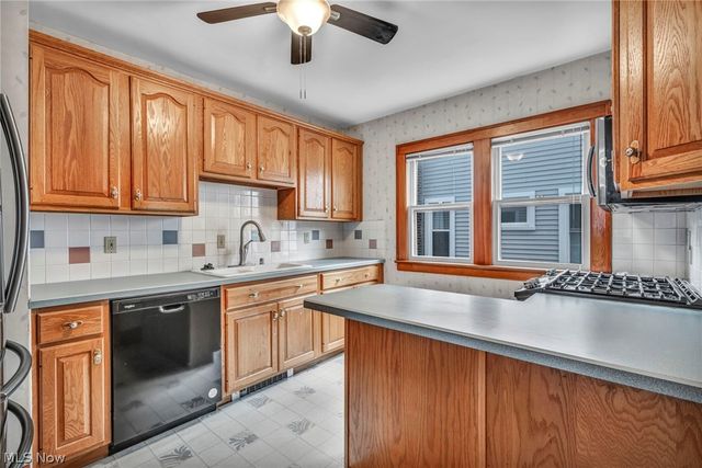 1306 Hathaway Avenue, Lakewood, OH 44107