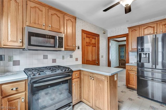 1306 Hathaway Avenue, Lakewood, OH 44107