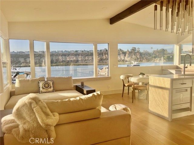 24 Saratoga, Newport Beach, CA 92660