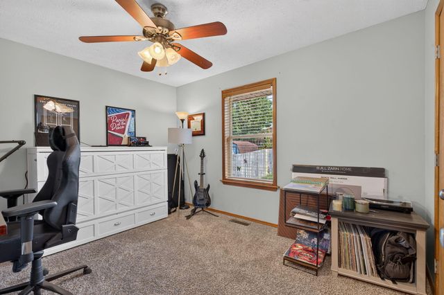 3527 W Vincent Drive, Springfield, MO 65810