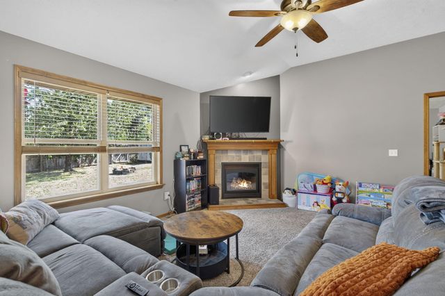 3527 W Vincent Drive, Springfield, MO 65810