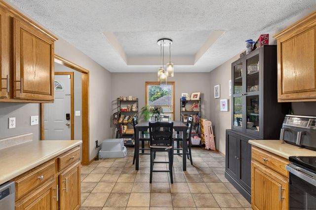 3527 W Vincent Drive, Springfield, MO 65810