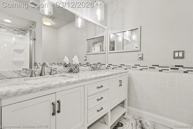 42160 Woodward Avenue 86, Bloomfield Hills, MI 48304