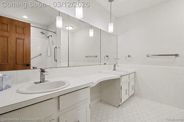 42160 Woodward Avenue 86, Bloomfield Hills, MI 48304