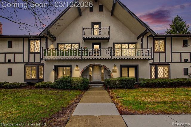 42160 Woodward Avenue 86, Bloomfield Hills, MI 48304