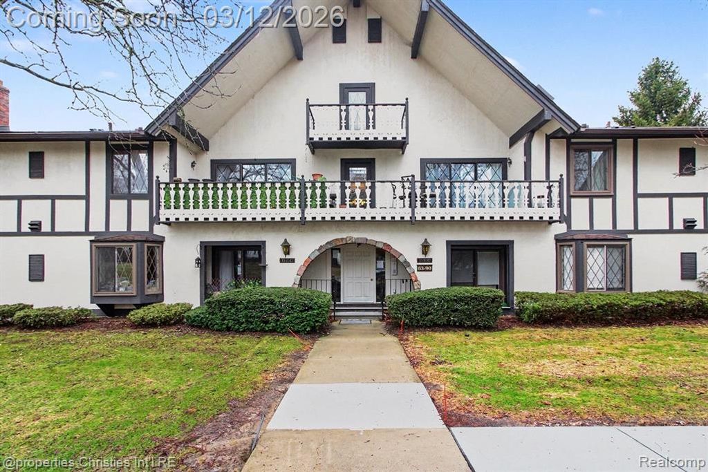 42160 Woodward Avenue 86, Bloomfield Hills, MI 48304