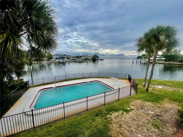 1361 SNELL ISLE BOULEVARD NE 6, St Petersburg, FL 33704