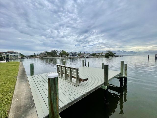 1361 SNELL ISLE BOULEVARD NE 6, St Petersburg, FL 33704