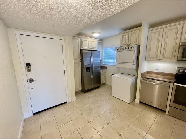 1361 SNELL ISLE BOULEVARD NE 6, St Petersburg, FL 33704