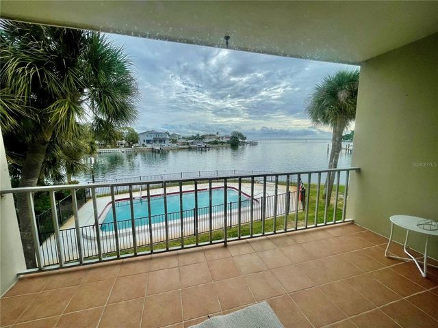 1361 SNELL ISLE BOULEVARD NE 6, St Petersburg, FL 33704