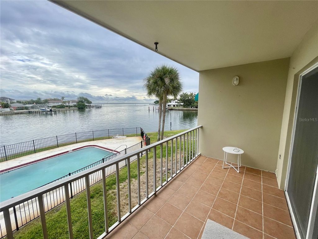 1361 SNELL ISLE BOULEVARD NE 6, St Petersburg, FL 33704