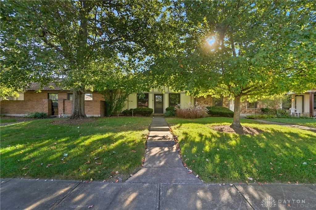 826 Pine Needles Drive 60, Dayton, OH 45458