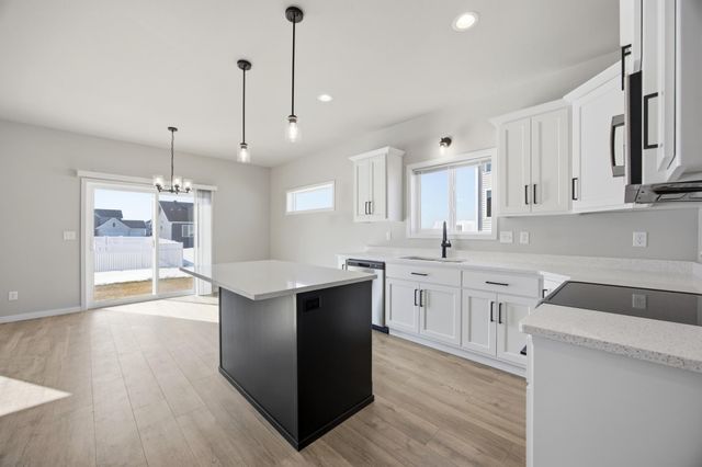 6797 28th Street S, Fargo, ND 58104