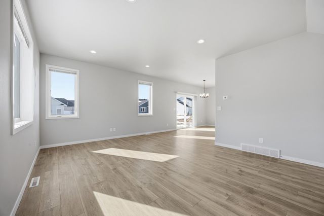 6797 28th Street S, Fargo, ND 58104