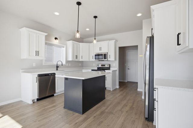 6797 28th Street S, Fargo, ND 58104