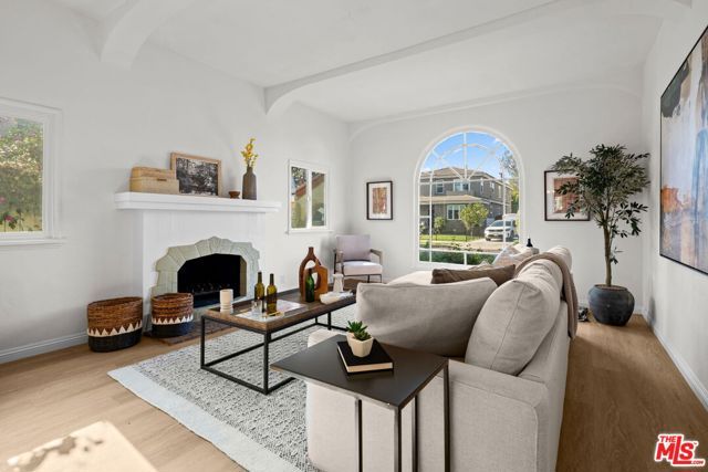 1518 S Durango Avenue, Los Angeles, CA 90035