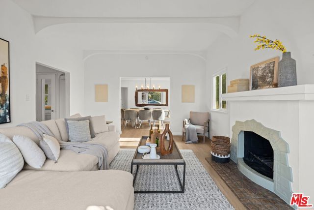 1518 S Durango Avenue, Los Angeles, CA 90035