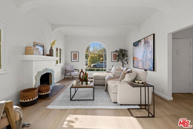 1518 S Durango Avenue, Los Angeles, CA 90035