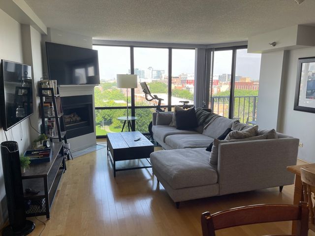 1309 N Wells Street 801, Chicago, IL 60610