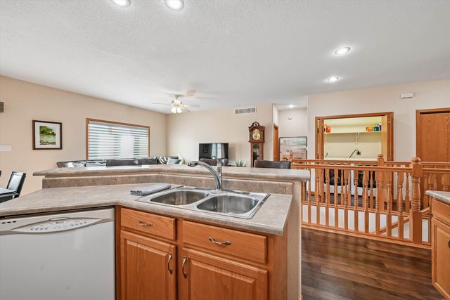 1502 SE 1st Street, Waverly, IA 50677