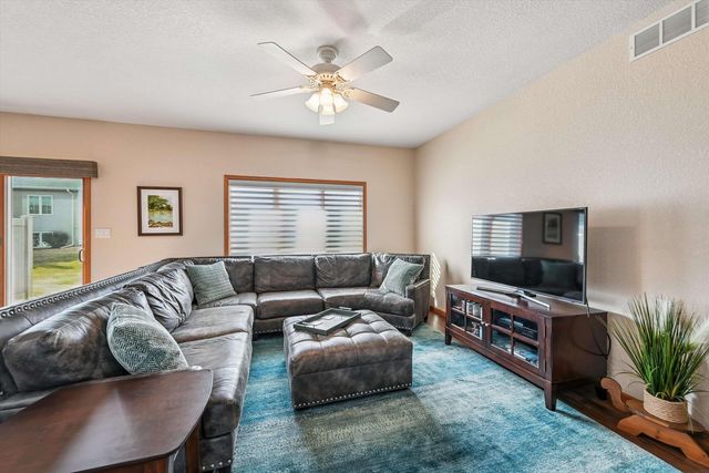 1502 SE 1st Street, Waverly, IA 50677