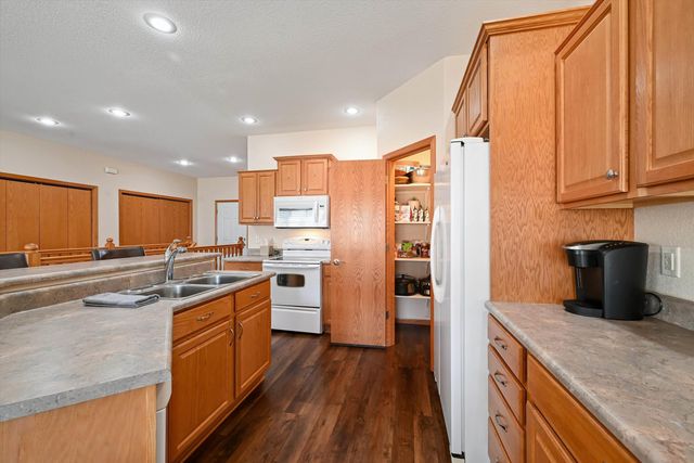 1502 SE 1st Street, Waverly, IA 50677