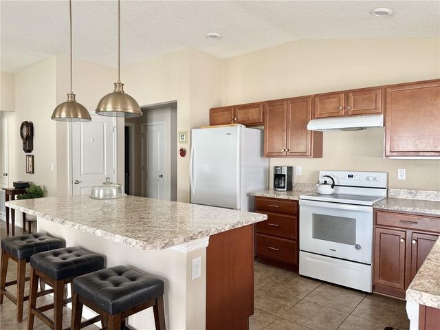 9242 FREEDOM HILL DR, Seffner, FL 33584