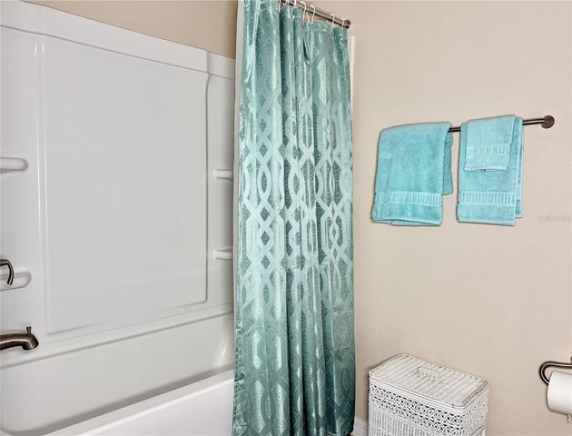 9242 FREEDOM HILL DR, Seffner, FL 33584