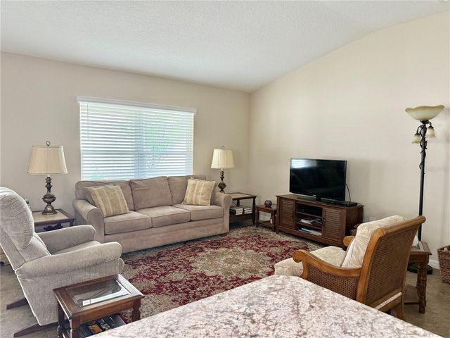 9242 FREEDOM HILL DR, Seffner, FL 33584