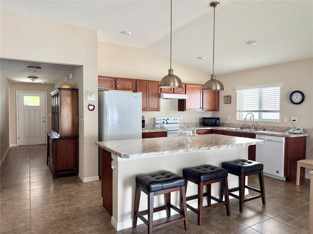 9242 FREEDOM HILL DR, Seffner, FL 33584