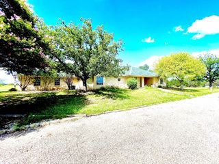 220 E Lower Turtle Creek Rd, Kerrville, TX 78028