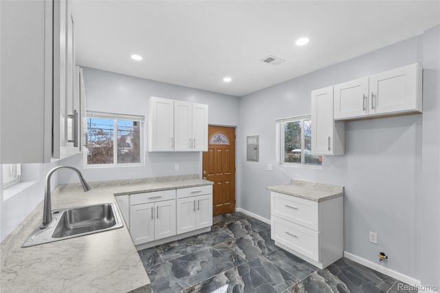 25457 New York Street, Dearborn Heights, MI 48125