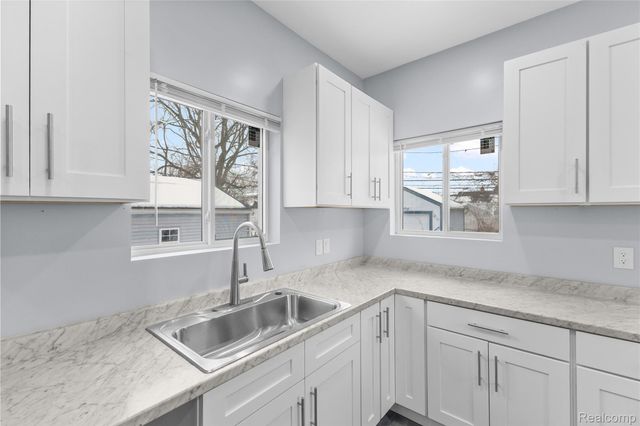 25457 New York Street, Dearborn Heights, MI 48125