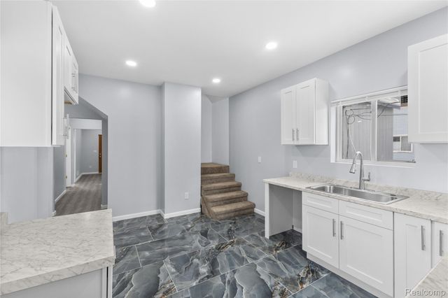 25457 New York Street, Dearborn Heights, MI 48125