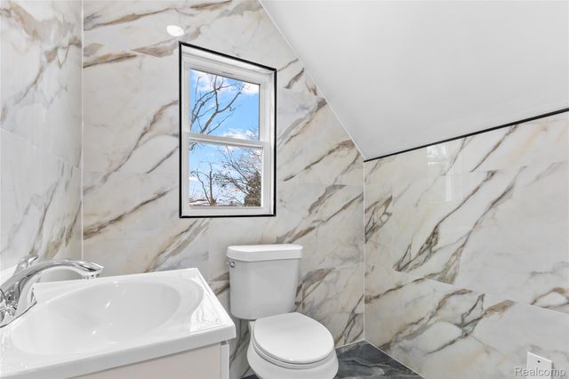 25457 New York Street, Dearborn Heights, MI 48125