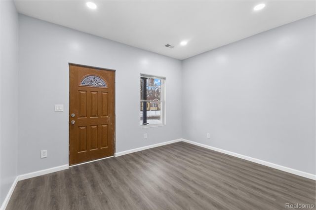 25457 New York Street, Dearborn Heights, MI 48125