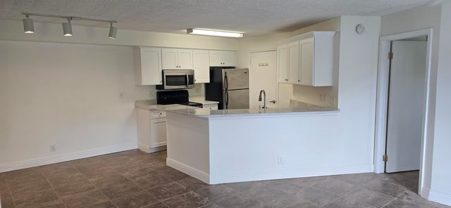 9999 SUMMERBREEZE Drive 417, Sunrise, FL 33322