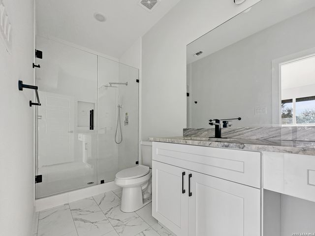 2292 Waterfront Park, Canyon Lake, TX 78133