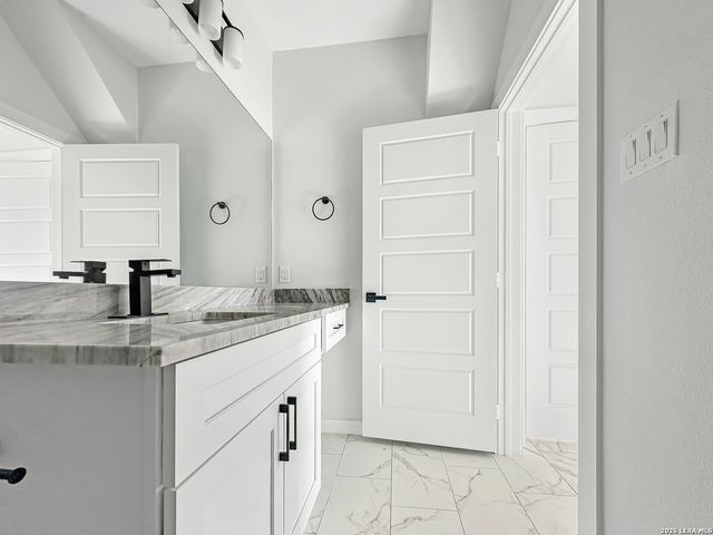 2292 Waterfront Park, Canyon Lake, TX 78133