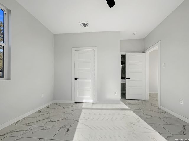 2292 Waterfront Park, Canyon Lake, TX 78133