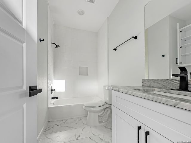 2292 Waterfront Park, Canyon Lake, TX 78133