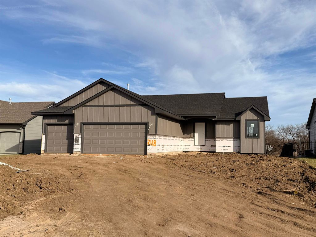 2118 S Chateau St, Wichita, KS 67207