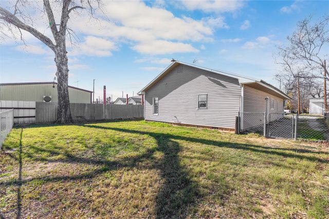 1410 Avenue E, Brownwood, TX 76801
