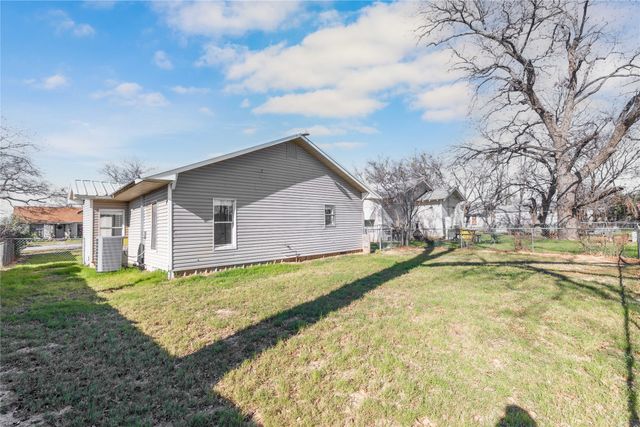1410 Avenue E, Brownwood, TX 76801