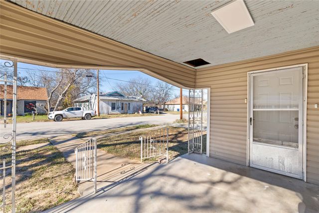 1410 Avenue E, Brownwood, TX 76801