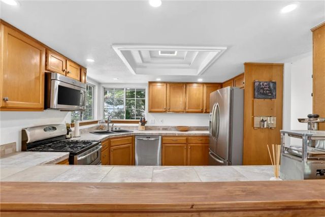 172 N Fairway, Lake Arrowhead, CA 92352