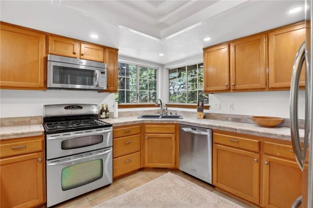 172 N Fairway, Lake Arrowhead, CA 92352
